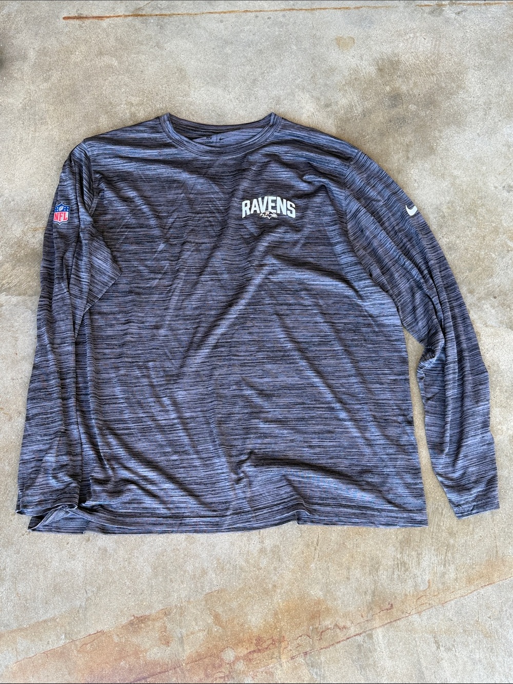 Nike Men's Ravens Long-Sleeve Performance Tee - Dark Heather gray